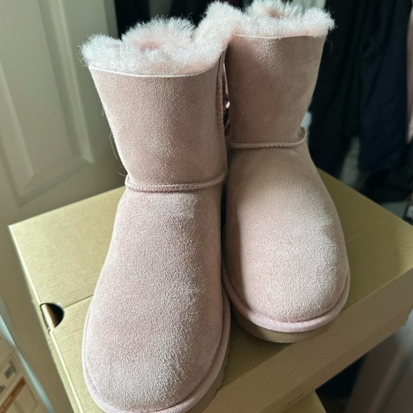 UGG Blush Pink classic double bow boots 🎀 - Picture 5 of 7